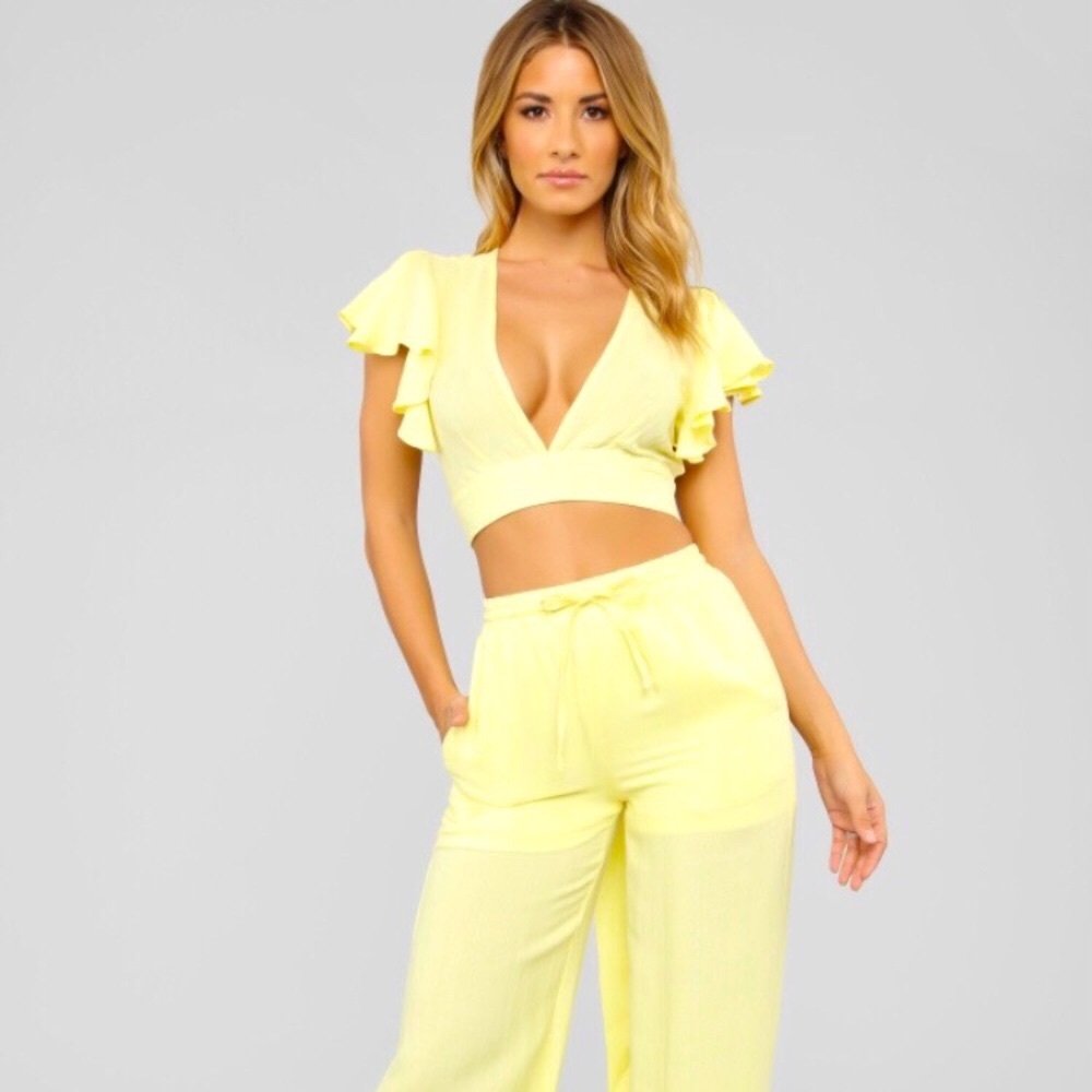 Fashion Nova “Innocent side linen pant set” size S